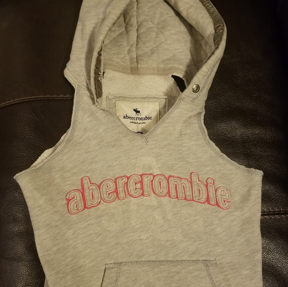 No sleeve hoodie